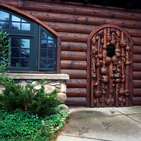 Knotty Door, Legs Inn