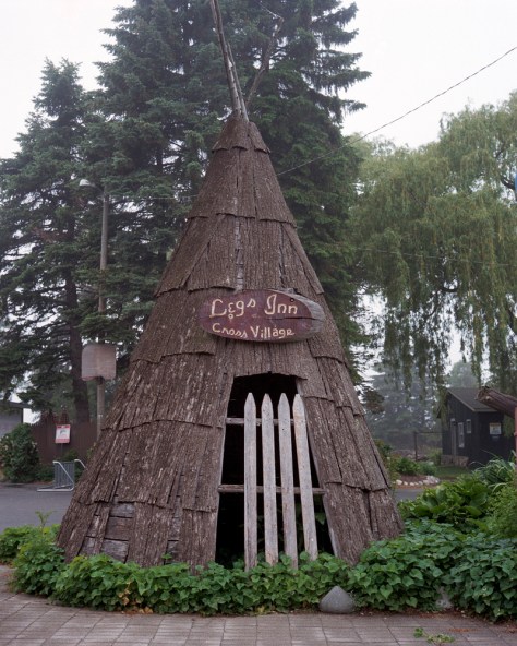 Bark Tipi, Legs Inn