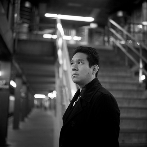 Tomo, Subway Platform