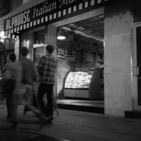 Alphonse Market, Door