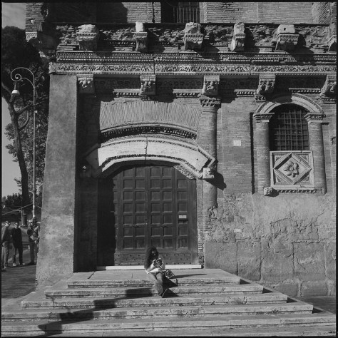 Casa Dei Crescenzi Library